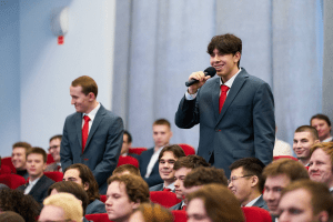 Кухарук в Когалыме: встреча со студентами, инспекция объектов и вручение наград