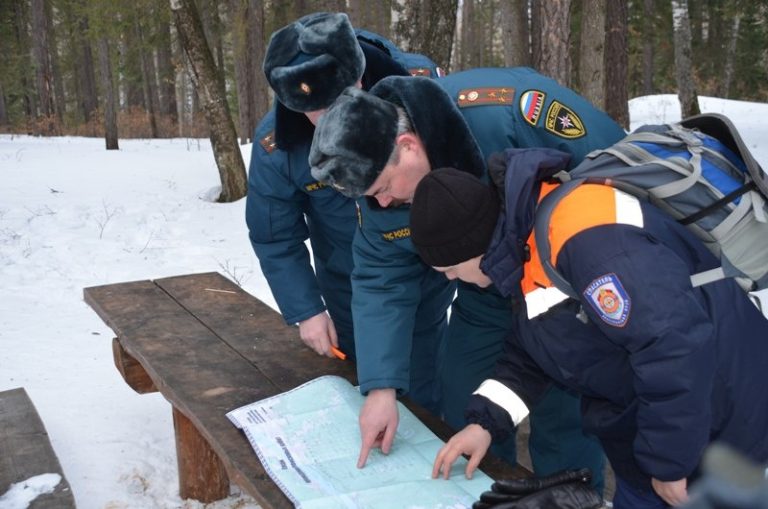 Югорские спасатели нашли в избушке потерявшегося подростка в лесу !