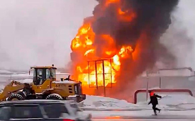 Про Сибирь|Следователи устанавливают обстоятельства ЧП на АЗС в Сургутском районе.