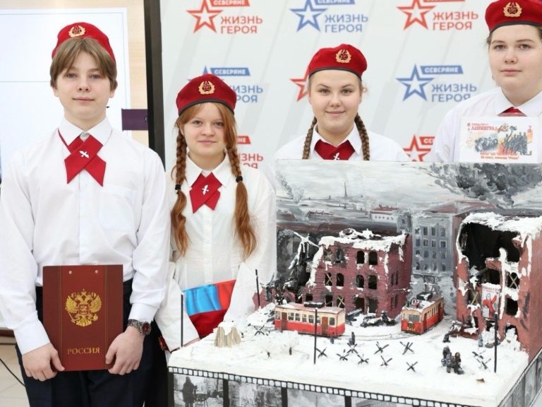 В Муравленко восьмиклассники создали макеты главных памятников России.