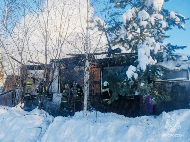 Пожар в дачном доме в Сургуте унес жизни двух человек.
