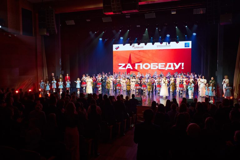 В Ханты-Мансийске провели концерт в поддержку бойцов СВО.