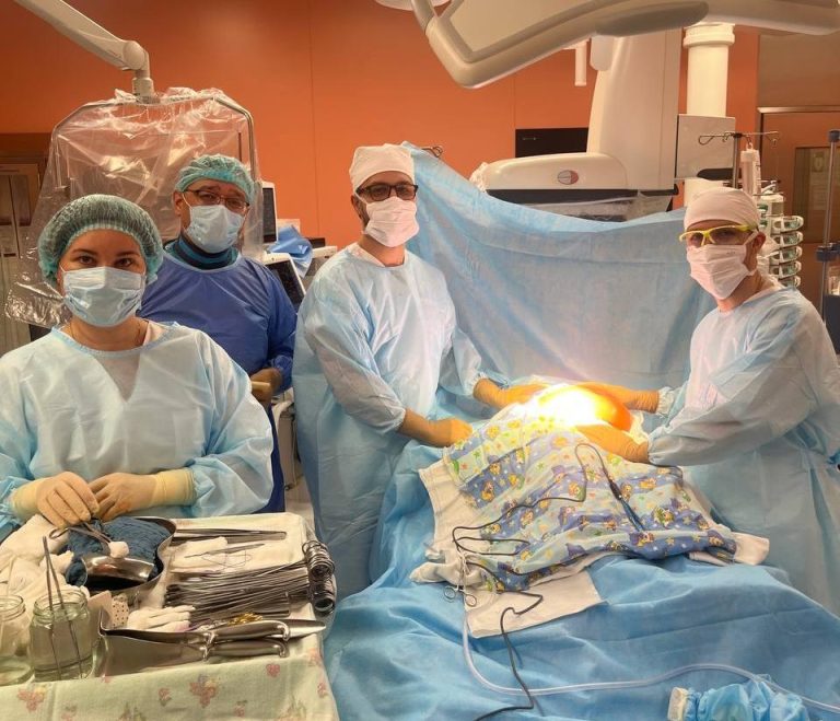 В Сургуте команда врачей успешно спасла 24‑летнюю роженицу.