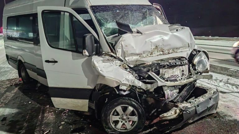 ДТП с пострадавшими произошло накануне вечером в Сургутском районе.