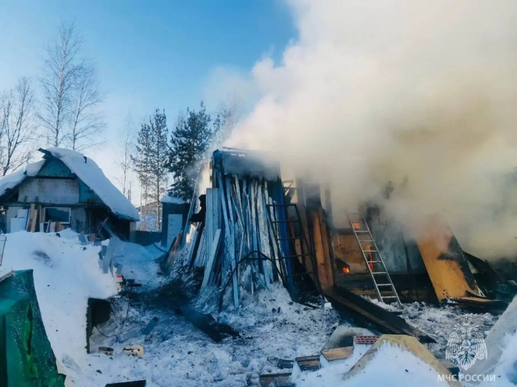 Пожар в дачном доме в Сургуте унес жизни двух человек