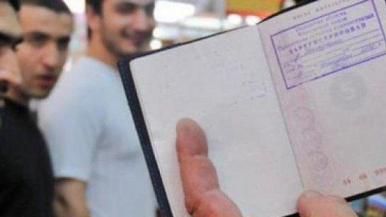 В Нижневартовске полицейские пресекли факты незаконной регистрации.