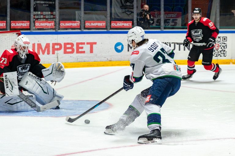 Хоккеисты «Югры» потерпели поражение в Альметьевске.