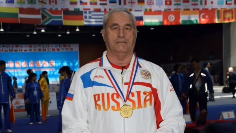 Про Сибирь|81-летний сургутянин Владимир Инсанов завоевал серебро на международном турнире по тайцзицюань.