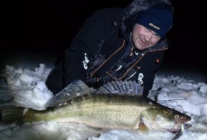 Тюменский рыбак поймал судака-гиганта весом почти 9 килограммов.