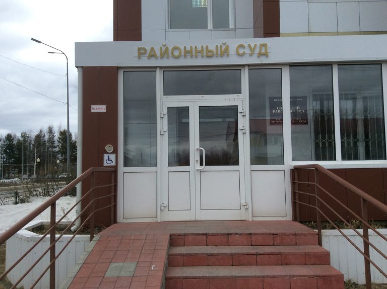 Про Сибирь|️В Югре осудили сотрудницу охраны, пропустившую школьника с ножом и топором в гимназию.