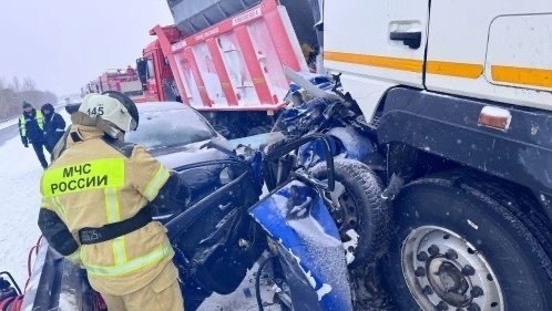 Три человека погибли в жутком массовом ДТП в сторону Тобольск.