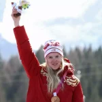 Флаг России впервые за 12 лет пронесли на открытии Паралимпиады.