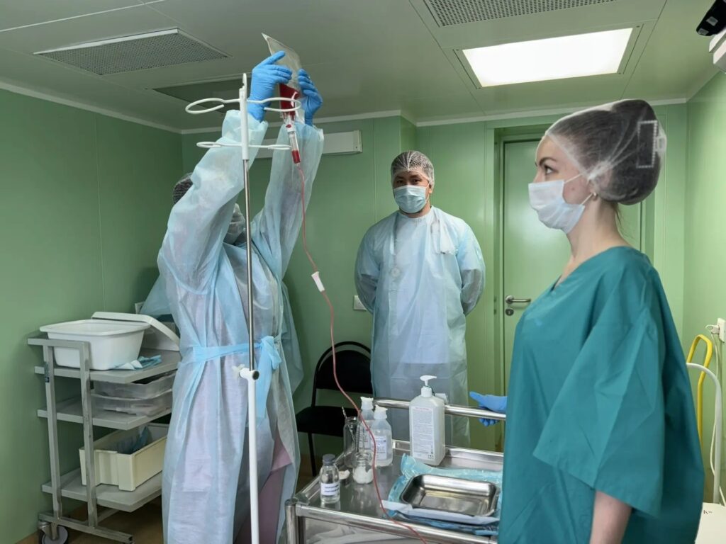 Фото дня: спасение жизни — в руках сургутских гематологов