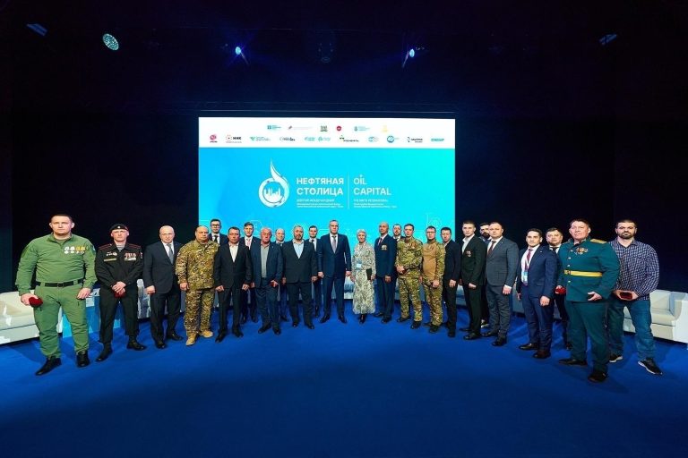 Выпускники проекта «Герои Югры» награждены медалями за мужество