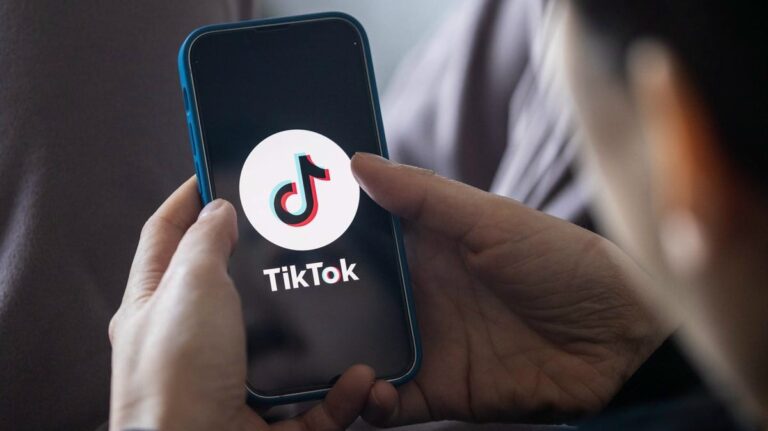 Видео в TikTok обернулось скандалом: школьник из Сургута высмеивал учителей