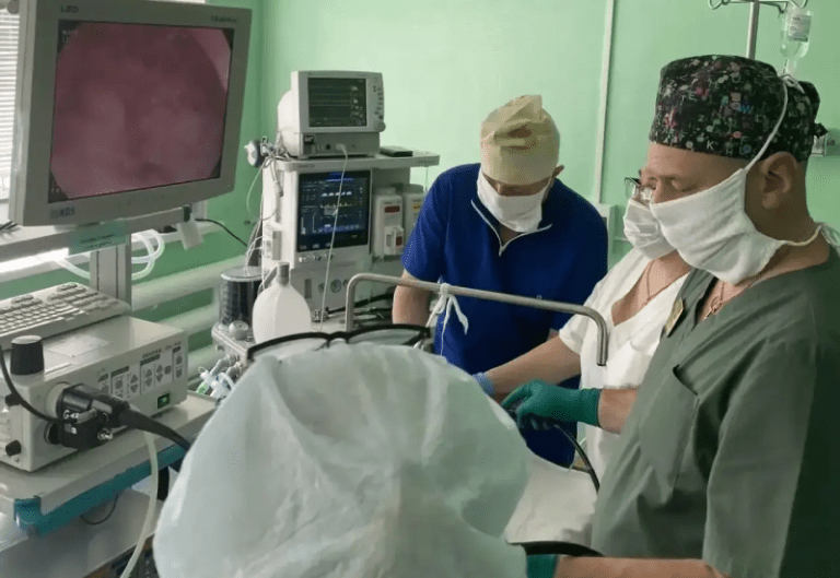 В ХМАО врачи спасли 10‑месячного младенца: из желудка ребёнка извлекли проглоченную батарейку