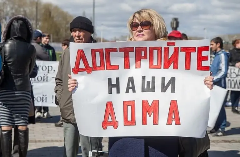 🚨 Дольщики ЖК «Крылов» в Сургуте (39‑й микрорайон) столкнулись с затянувшимся строительством