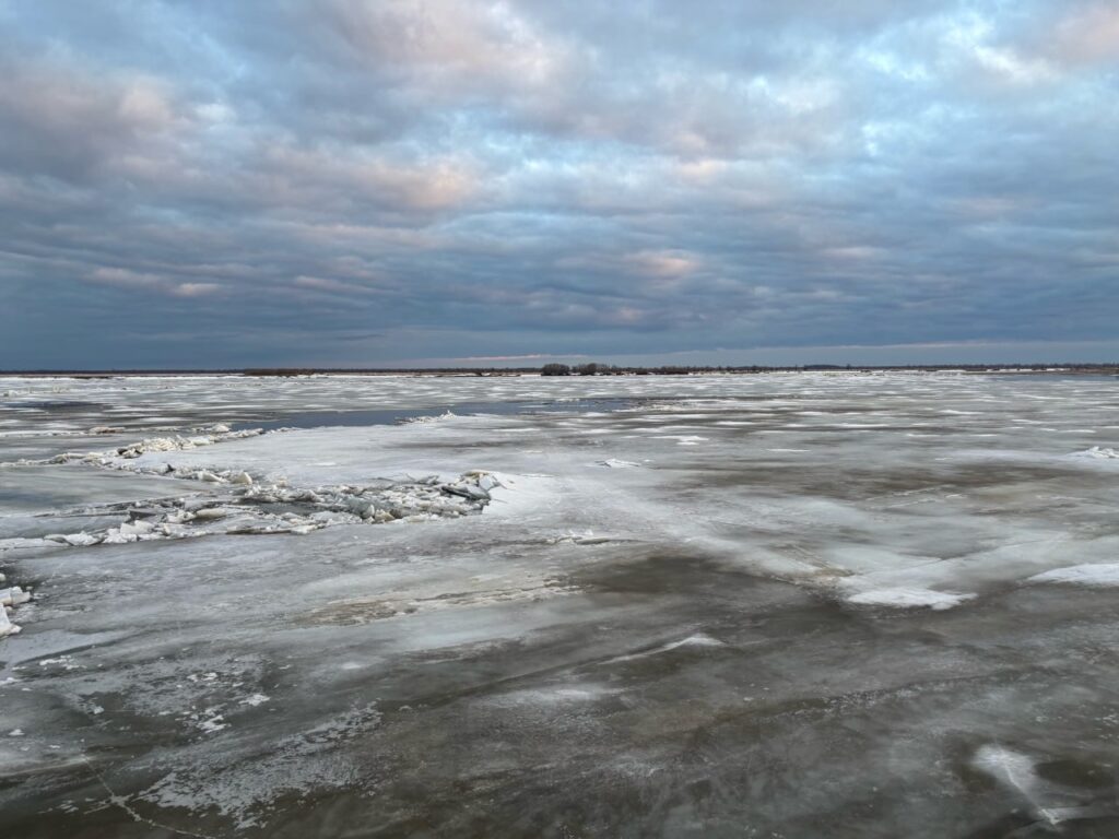 💧 Весна на реках Югры — ледоход идёт!