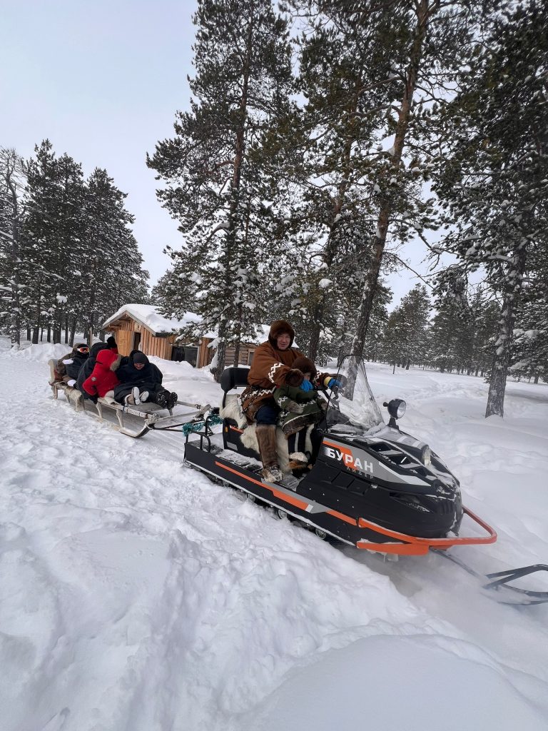 Этнотуризм в Югре: стойбище Сопочиных принимает гостей из разных регионов