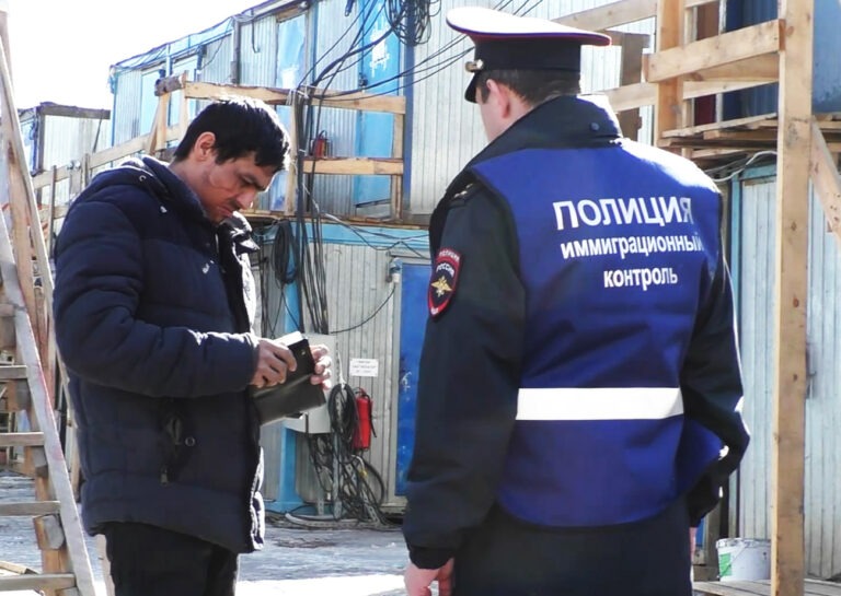Итоги миграционных проверок в Югре: 130 выдворений и 93 запрета на въезд