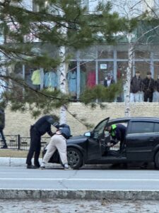 🚨 ГИБДД задержала группу лиц в Радужном — подробности выясняются