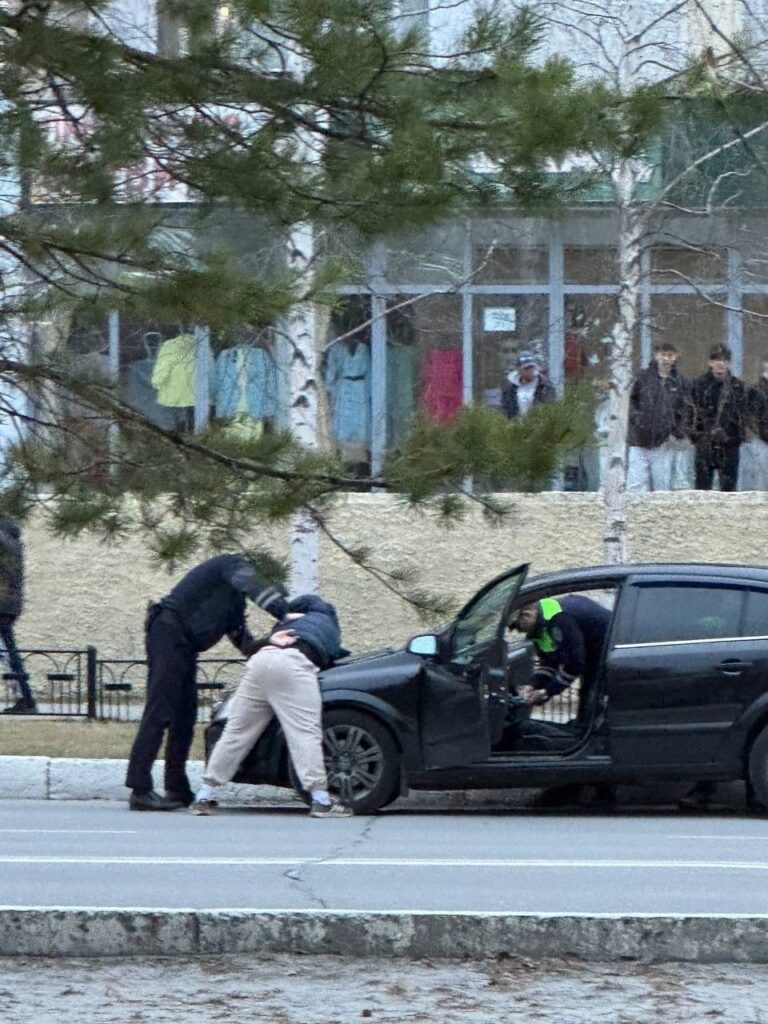 🚨 ГИБДД задержала группу лиц в Радужном — подробности выясняются