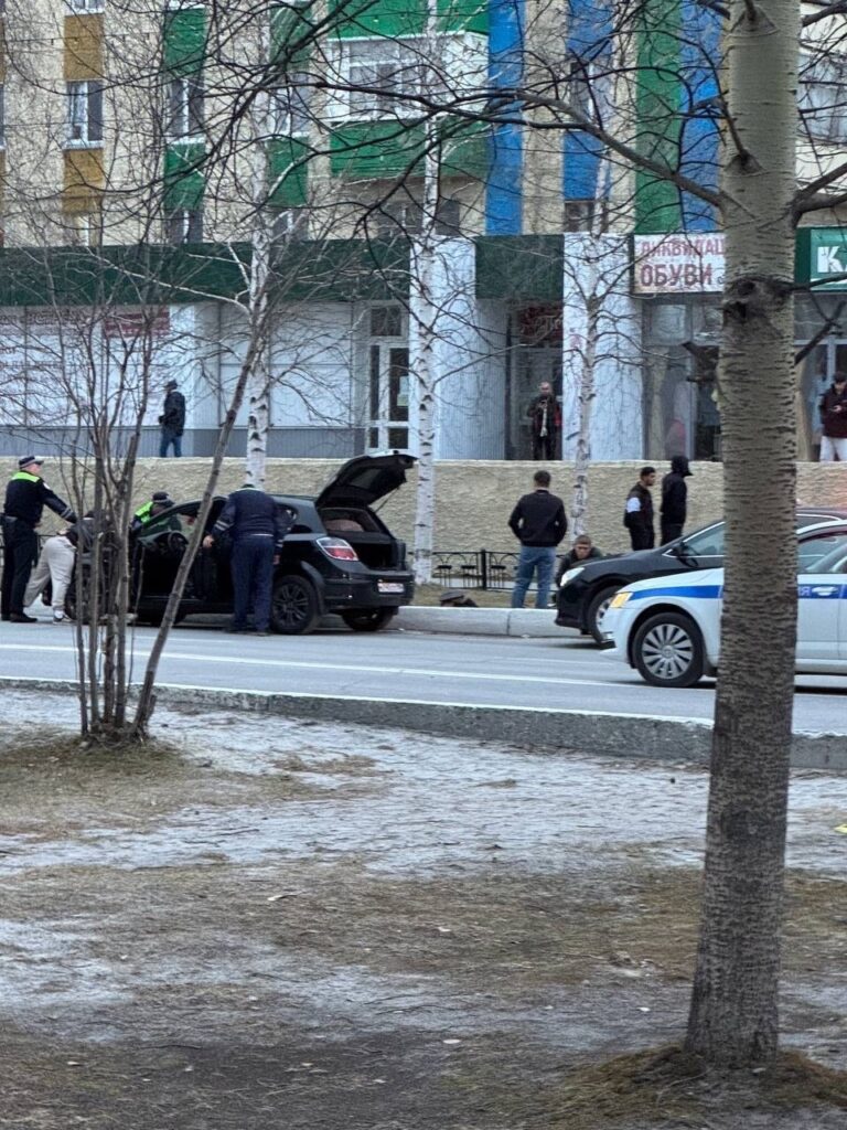 🚨 ГИБДД задержала группу лиц в Радужном — подробности выясняются