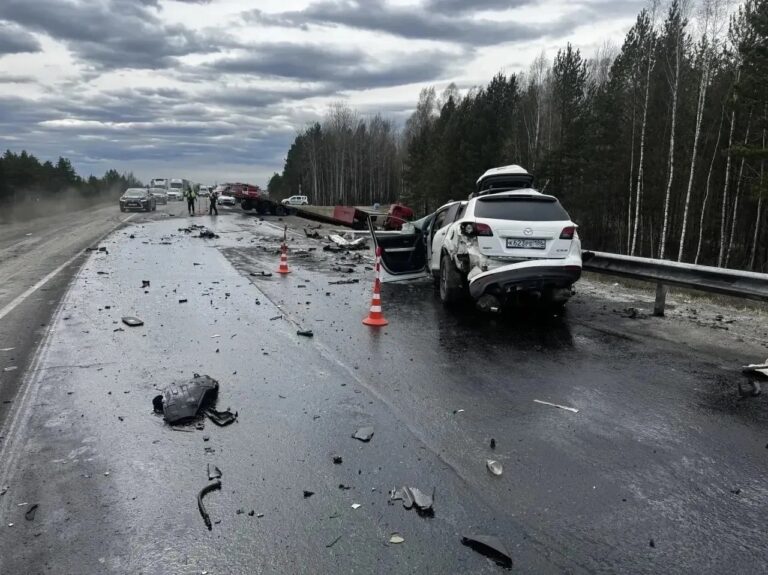 Семья из Сургута попала в аварию на трассе