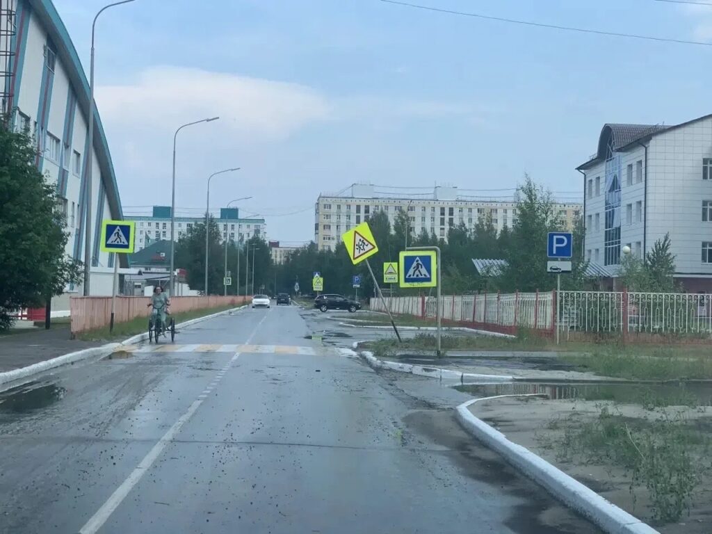 Ливень, град и поваленные деревья: что произошло в Радужном (ХМАО)