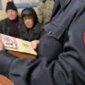 Полиция и прокуратура разбираются в инциденте с нападением на школьниц в Сургуте Полиция и прокуратура разбираются в инциденте с нападением на школьниц в Сургуте
