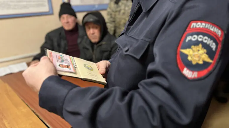 В Нижневартовске полицейские провели рейды по соблюдению миграционного законодательства В Нижневартовске полицейские провели рейды по соблюдению миграционного законодательства