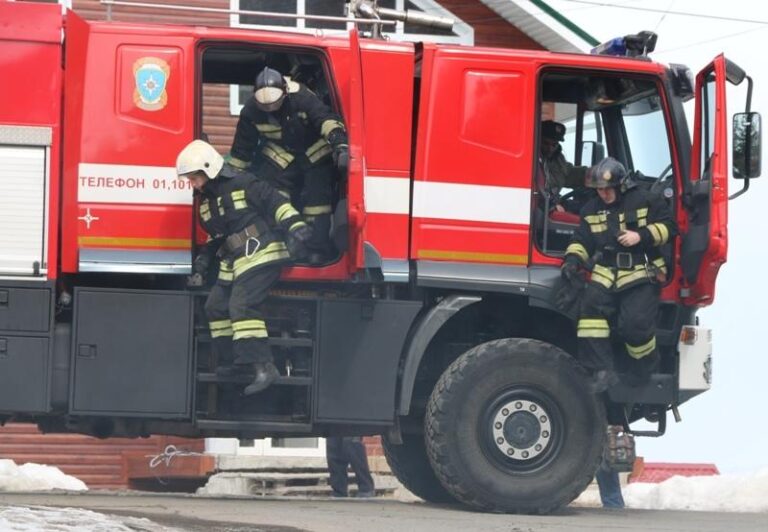 Пожарные ликвидировали возгорание в 17‑этажном доме: спасён ребёнок, эвакуированы 42 жителя Пожарные ликвидировали возгорание в 17‑этажном доме: спасён ребёнок, эвакуированы 42 жителя