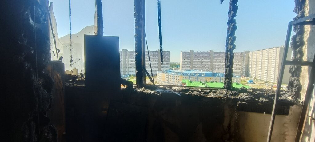 Пожарные ликвидировали возгорание в 17‑этажном доме: спасён ребёнок, эвакуированы 42 жителя Пожарные ликвидировали возгорание в 17‑этажном доме: спасён ребёнок, эвакуированы 42 жителя