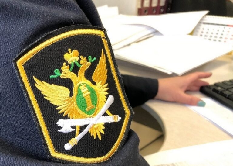 Более 111 тысяч жителей Югры не могут выехать за пределы России из‑за долгов