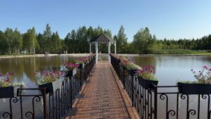 В Куть‑Яхе открыли «Светлый пруд» — новая зона отдыха в экопарке «Зелёный остров»!