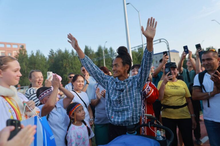 Ультрамарафонец Альберт Окотэтто завершил уникальный забег Москва — Ноябрьск