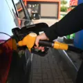 Врачи Нижневартовской окружной клинической больницы вернули зрение юноше с редкой аутоиммунной патологией