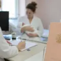 Студентам Сургутского политехнического колледжа выплатили компенсацию после вспышки норовируса