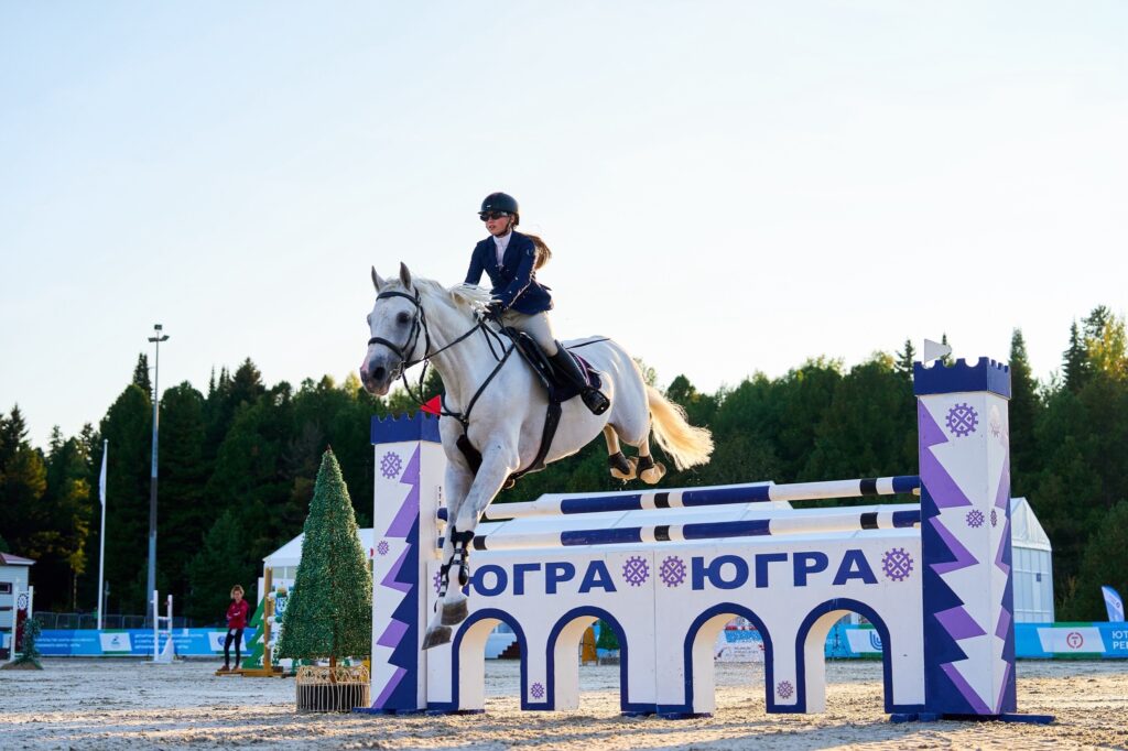Кубок Губернатора Югры по конкуру: более 150 спортсменов, 65 комплектов наград и призовой фонд 9,75 млн рублей! Кубок Губернатора Югры по конкуру: более 150 спортсменов, 65 комплектов наград и призовой фонд 9,75 млн рублей!