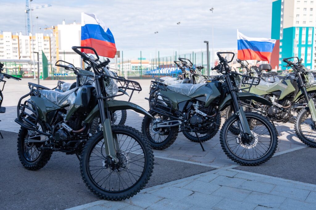 Мотоциклы, квадроциклы и дроны: «Единая Россия» отправила новую партию спецтехники из Югры в зону СВО