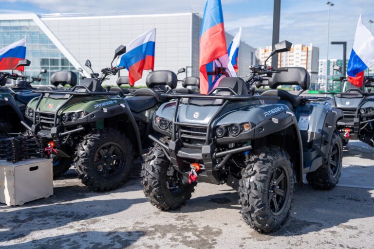Мотоциклы, квадроциклы и дроны: «Единая Россия» отправила новую партию спецтехники из Югры в зону СВО