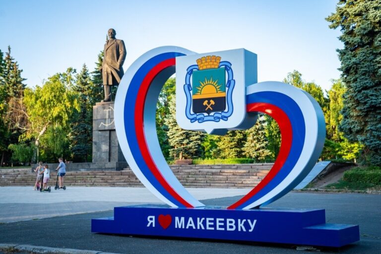 «От всего сЕРдца школьникам Макеевки» - Югра продолжает поддерживать подшефный город