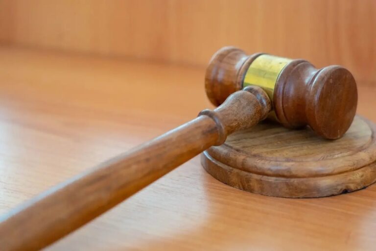 Суд отказал во взыскании 720 000 рублей: иск подали к однофамилице, а не к получателю денег Суд отказал во взыскании 720 000 рублей: иск подали к однофамилице, а не к получателю денег