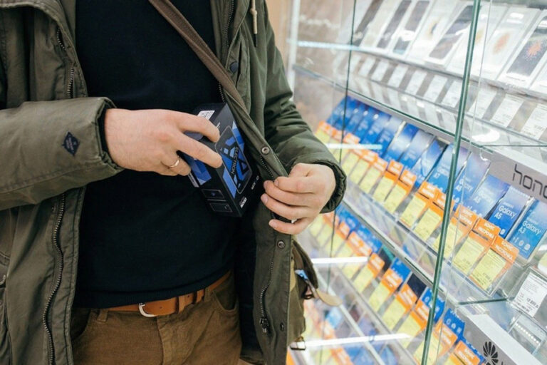 В Нягани полицейские раскрыли серию краж в магазине бытовой и электронной техники В Нягани полицейские раскрыли серию краж в магазине бытовой и электронной техники