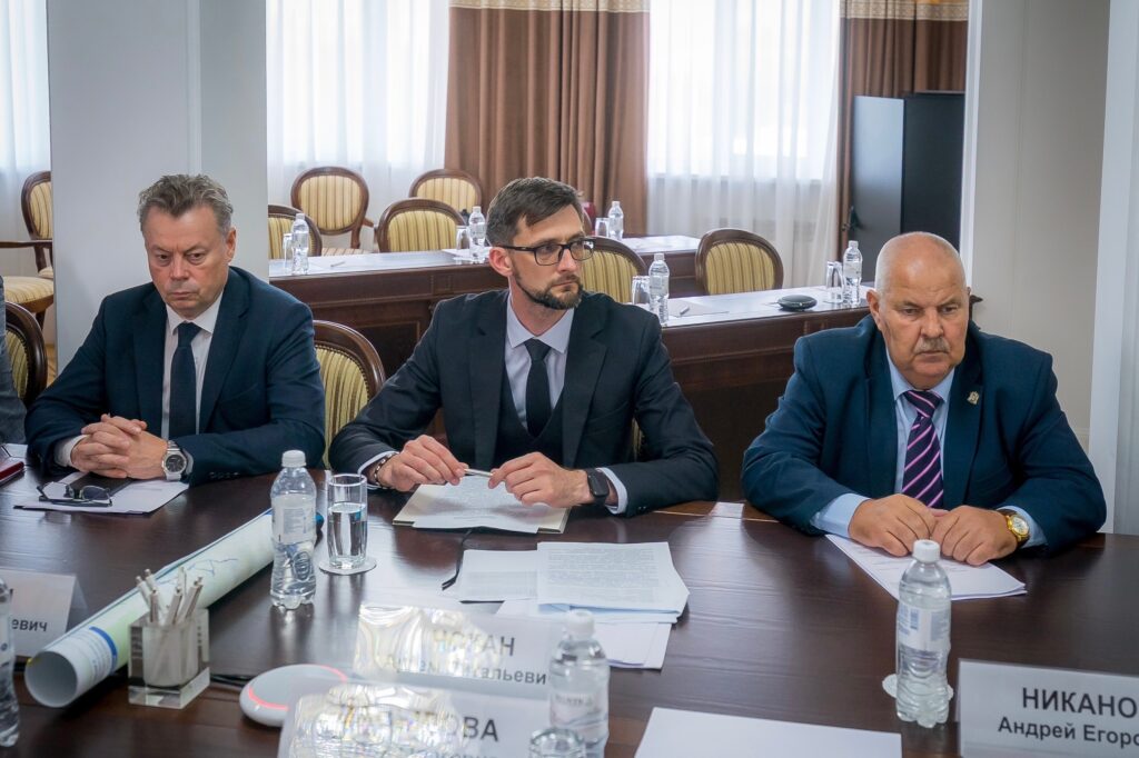 Губернатор Югры Руслан Кухарук дал поручения по снижению аварийности на дорогах региона Губернатор Югры Руслан Кухарук дал поручения по снижению аварийности на дорогах региона