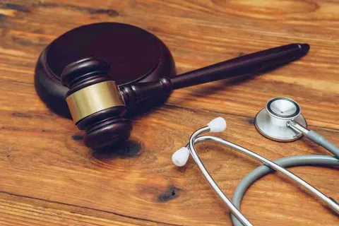 Суд в Нижневартовске взыскал с клиники более 900 000 рублей: пациентка добилась защиты прав.