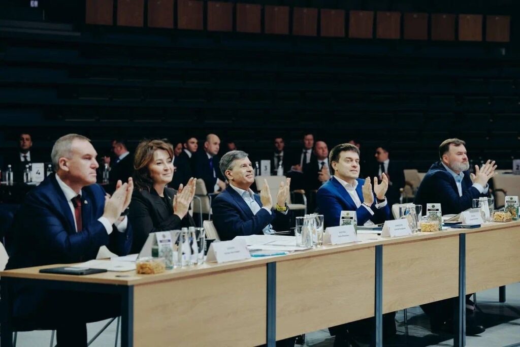 Губернатор Югры Руслан Кухарук принял участие в итоговой защите проектов программы «Время героев» Губернатор Югры Руслан Кухарук принял участие в итоговой защите проектов программы «Время героев»