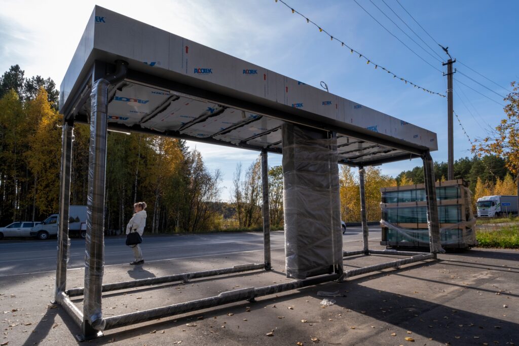 В Сургуте обновляют остановочную сеть — приехала первая партия новых павильонов В Сургуте обновляют остановочную сеть — приехала первая партия новых павильонов